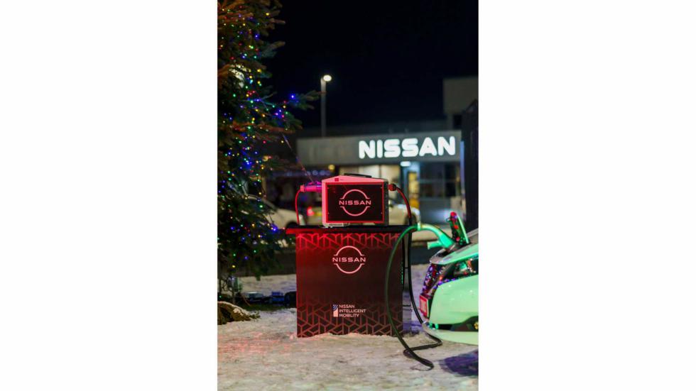 Η Nissan LEAF γιορτάζει φωτίζοντας χριστουγεννιάτικα λαμπάκια